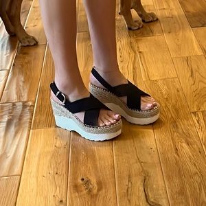 Host Pick Wedge heels